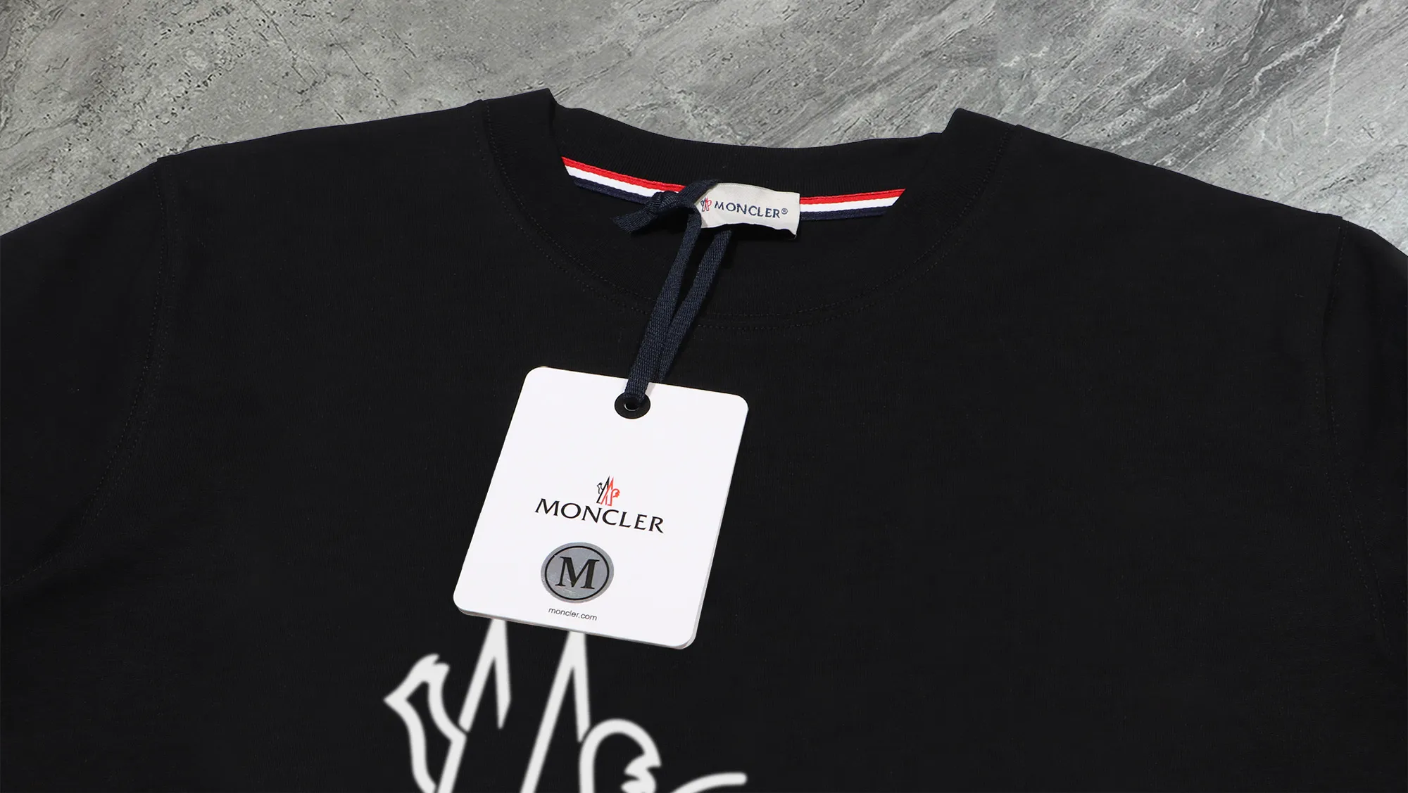 【 In Stock】 〖 𝐌𝐎𝐍𝐂𝐋𝐄𝐑~ 〗 440g ， 😎 ， ， Factory 2025 T ， ， Premium LOGO， Same Style ：Black White Size：S M L XL 2XL
